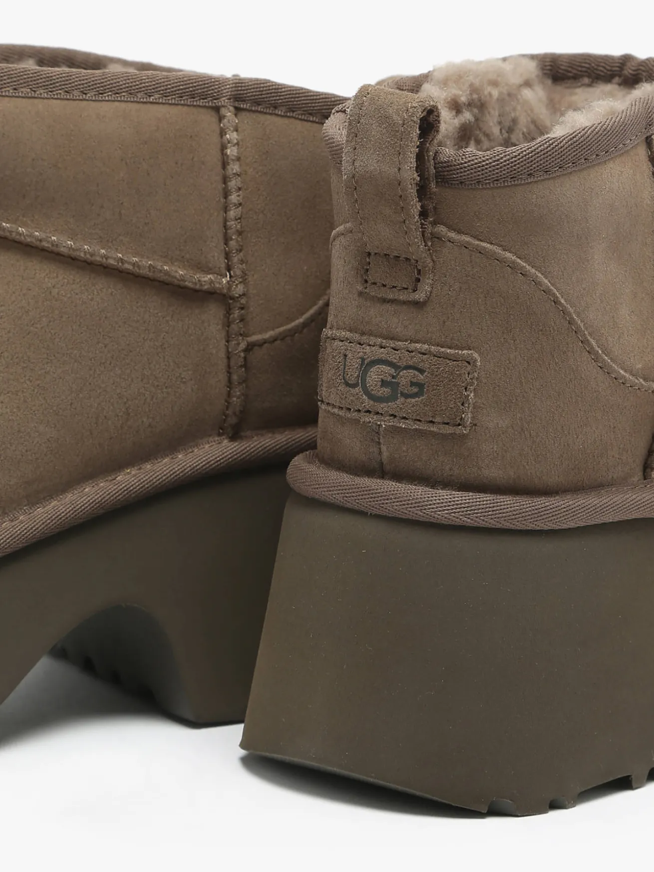 Boots Classic Ultra Mini semelle compensée en cuir UGG